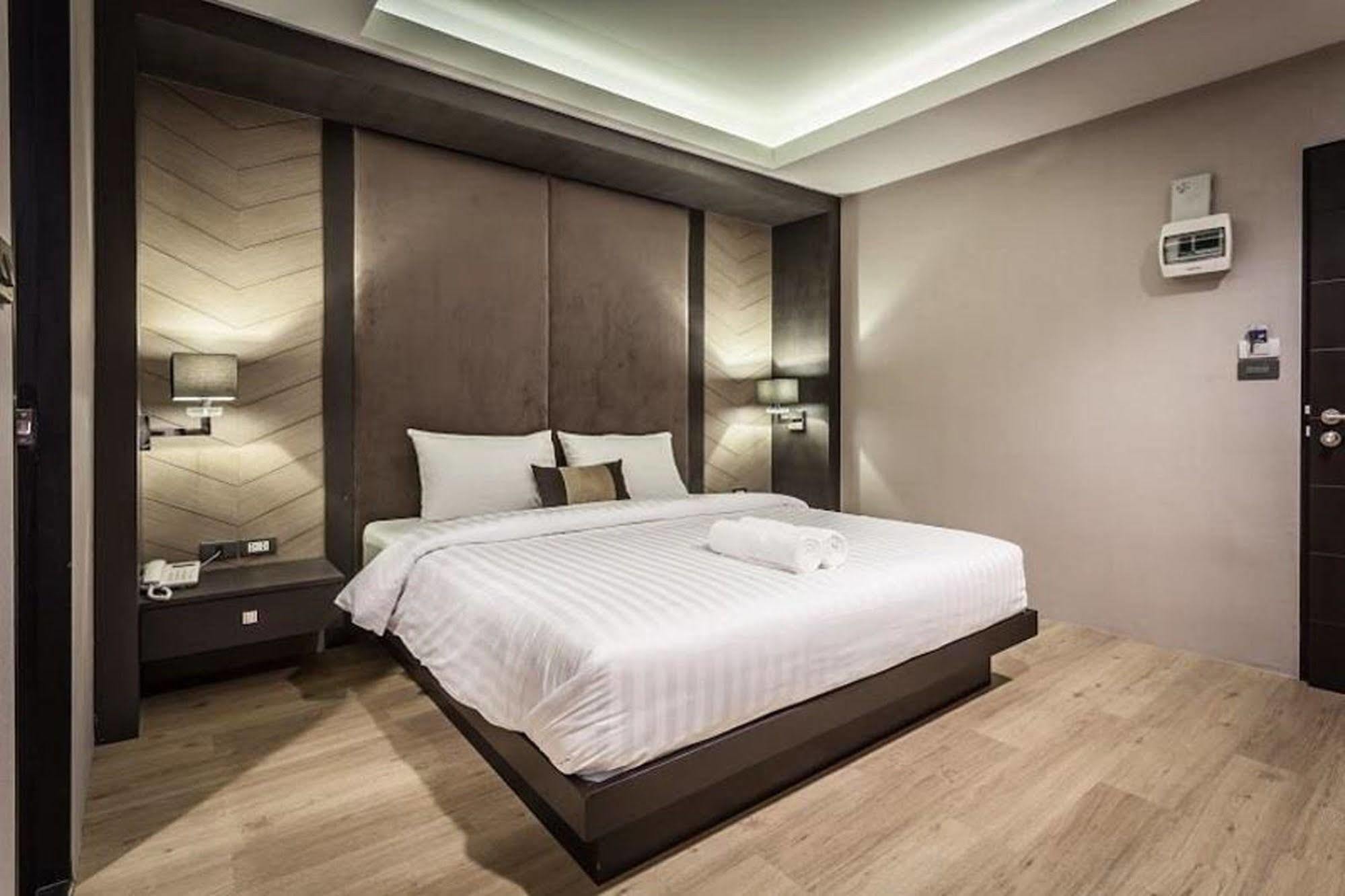 Kesorn Boutique Hotel Buriram Bagian luar foto