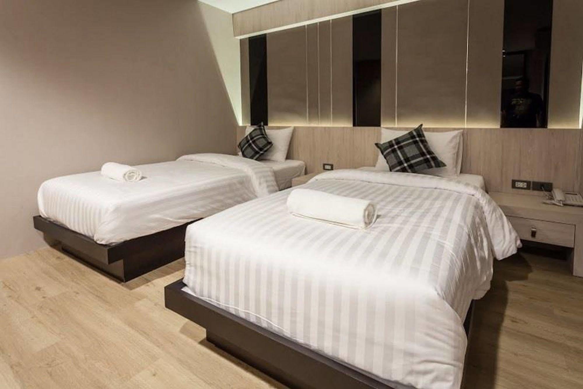 Kesorn Boutique Hotel Buriram Bagian luar foto