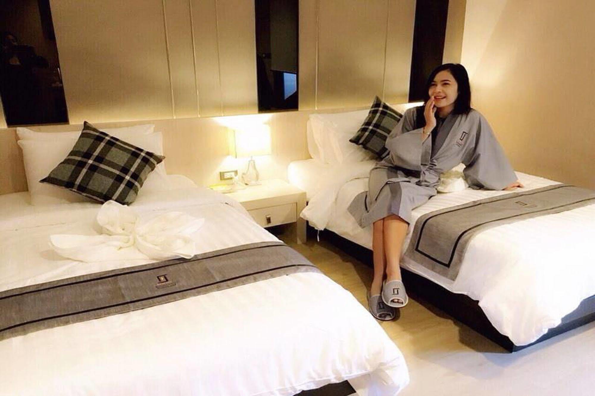 Kesorn Boutique Hotel Buriram Bagian luar foto