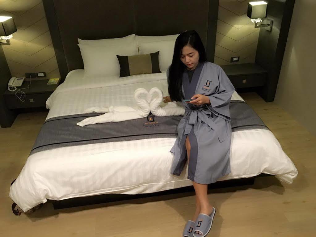 Kesorn Boutique Hotel Buriram Bagian luar foto